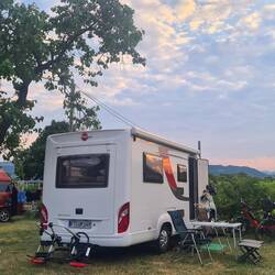 Stellplatz unterm Aprikosenbaum : Premiere