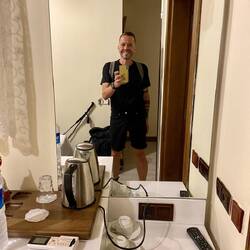 Da ich meine Wandersachen nicht mehr anziehen wollte, habe ich mich neu eingekleidet.