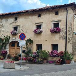 So sehen auch hier bewohnte Häuser aus. Nicht nur in Portugal...