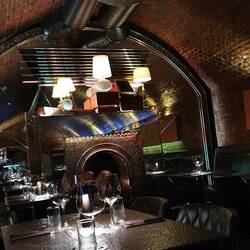 In der Flamingo Bar ... äh ... Bryggerikjelleren