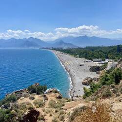 der Strand im Westen der Stadt