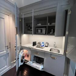 Kitchette at the Portrait