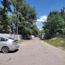 De straat van Umai Hotel