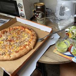 Meine Gastgeber riefen für mich das Pizzataxi an