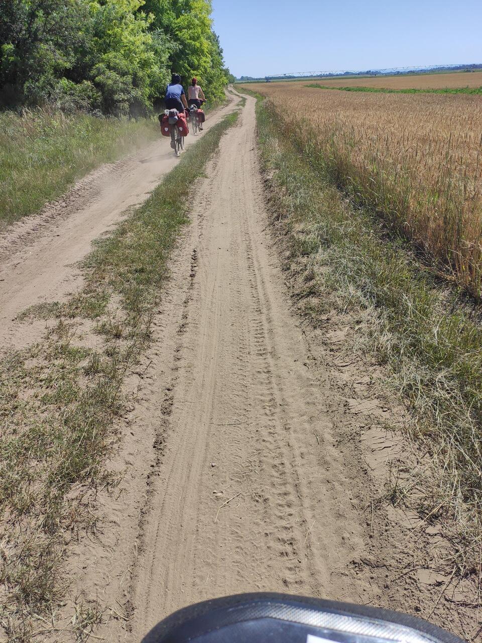 Sandpiste und 30 Grad warmer Gegenwind