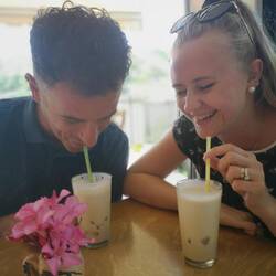 Baileys Eiskaffee und ein voller Magen machen gute Laune 😁