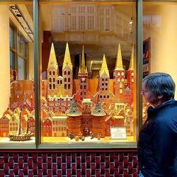 Die Stadtansicht komplett aus Marzipan!