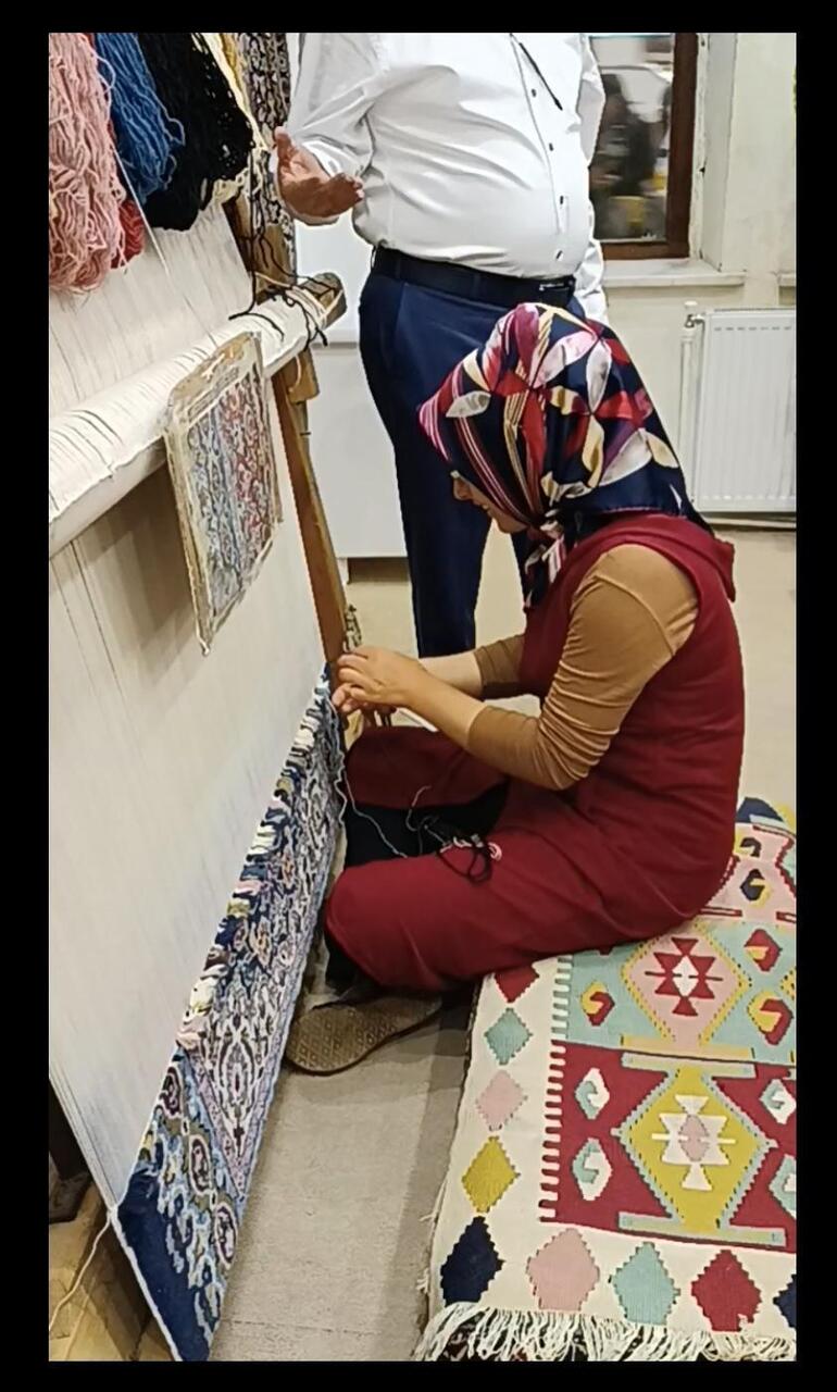 Weaving double knots. The reason why Turkish carpets can last for generations.