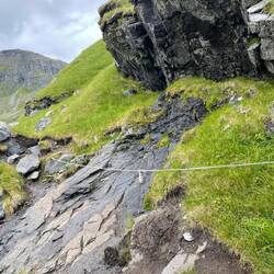 Seile zur Sicherung der schwierigen Stellen