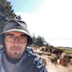 Ich mit meinem neuen Hut 😅