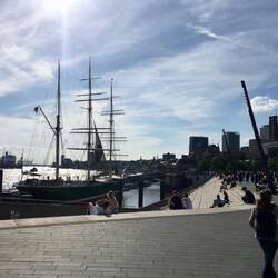 Landungsbrücken mit Rickmer Rickmers