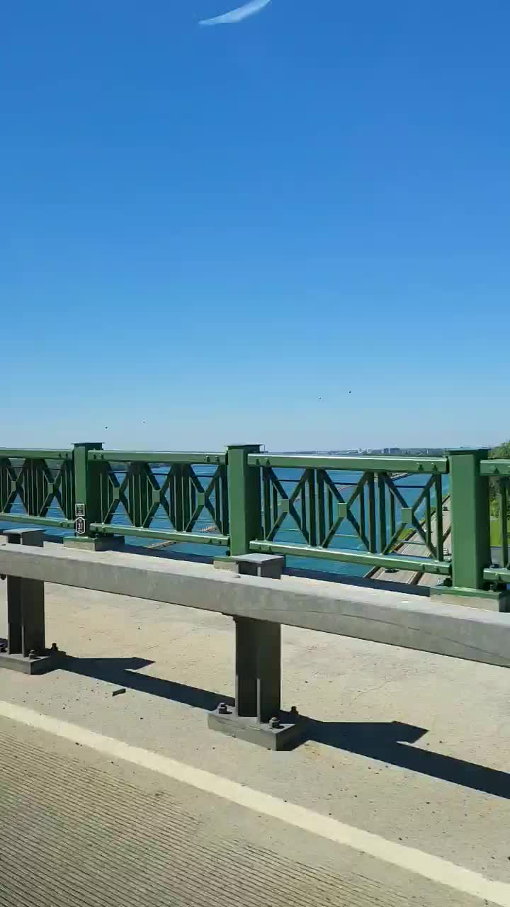 Driving across the Peace Bridge from USA to Canada