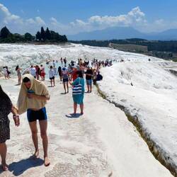 In Wirklichkeit ist auch hier der Massentourismus angekommen und nicht so idyllisch wie es manchmal wirkt 😉