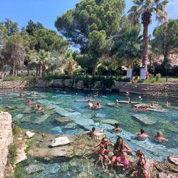 Das Bad von Kleopatra mit natürlicher warmer Quelle