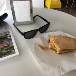 DAS Regionalgebäck: eine Jesuitenpastete (süßer Blätterteig mit Baiserdecke)