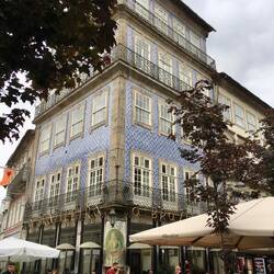 Typische gemusterte Fliesen