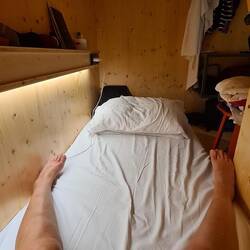 Mon lit dans notre cabane (en bas)