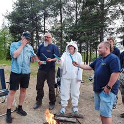 Aufgabe Roadbook erledigt. Gruppenfeuer mit Holz aus Deutschland. 10 Punkte.