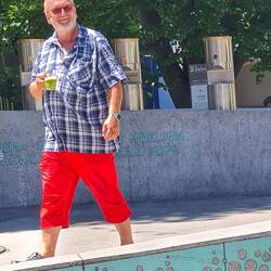 Noch einmal grünes Bier. Ich finde es ekelig