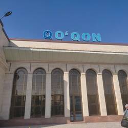 Het treinstation in Kokand. Blijkbaar hebben ze allemaal dezelfde looks