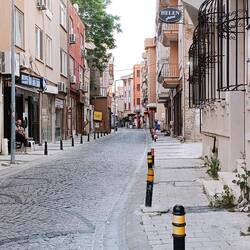 Otw back to hotel. Beautiful street. The guy was posing for me to take pic.