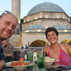 Vor der Sinan-Pascha-Moschee