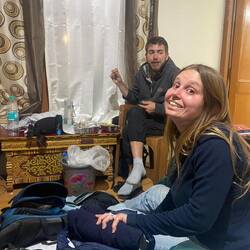 עומר משלים ארוחת ערב