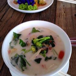 Tom Kha