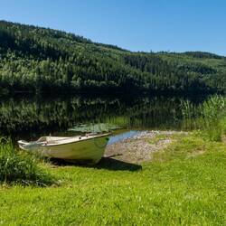am Landsemvatnet (ein See auf 110 m Höhe)