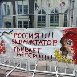 Russland, Euer Diktator tötet Kinder!