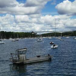 Es gibt hier auch Austernbänke mit zugeh. Kutter