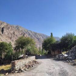 Hier hebben we de koelkast afgezet bij een jongetje