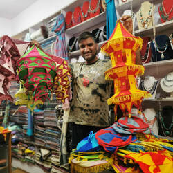 Unser Tuch- und Lampenhändler