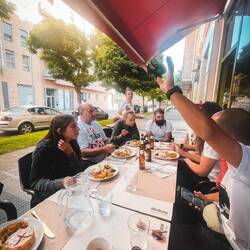 Mit den Pelegrinos im veganen Restaurant - bei mir gabs davor klassisch Döner