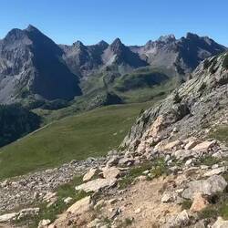 Wunderbar still am Pass mit Blick hinunter zu den Vororten von Briançon