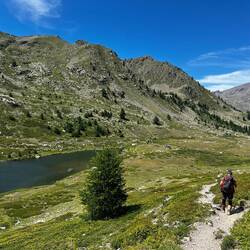Runter zur Refuge Entre Le Lac