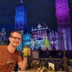 Pulque bei bestem Kathedralen-Blick