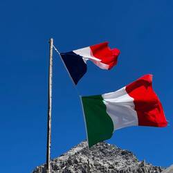 Ganz nah an der italienischen Grenze - die Hütte gehört den Italienern