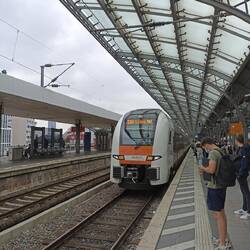 Last train today, Köln to Andernach, 30 minutes ahead of schedule. ETA 14:30. Train full!