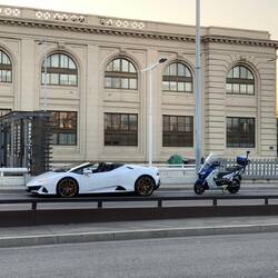 in teuren Autos, wurden mal eben von der Guardia civil festgesetzt