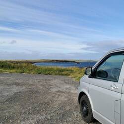 Hier bleiben wir gleich über Nacht. Schöne Stellplatz, wenn auch nachts sehr stürmisch...