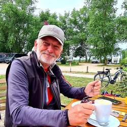 .. mit sehr empfehlenswerter Kuchenauswahl!