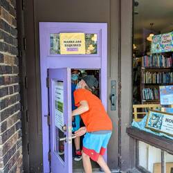 Cutest entrance ever to a kids' bookstore.