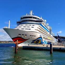 Die Aida lag direkt am Fähranleger in Warnemünde!