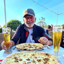 Zum Abschluss zum Italiener auf dem CP! Pizza mit Mozzarella, Camembert, Birne und Walnüssen!🙂