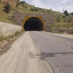 Unbeleuchteter Tunnel