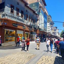 Einkaufsstrasse von Gaziantep. Am Tag sehr belebt, ab 20 Uhr gleicht es einer Geisterstadt 👻