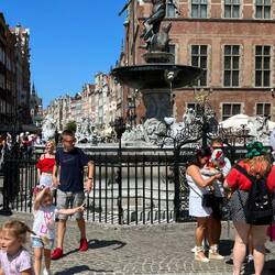 Young People at Neptune's Fountain