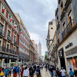 Shopping-Meile im historischen Zentrum 🛍