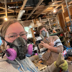 Seb und ich in der Werkstatt